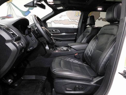 Used 2019 Ford Explorer Platinum image 31