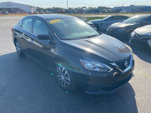 Used 2018 Nissan Sentra S image 2