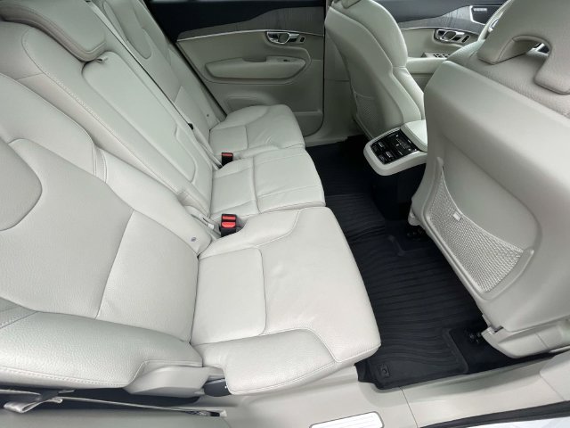 Certified 2024 Volvo XC90 B5 Plus AWD/4WD image 14
