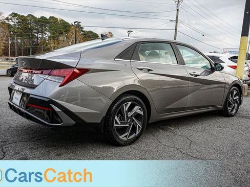Used 2024 Hyundai Elantra SEL w/ Convenience Package image 15