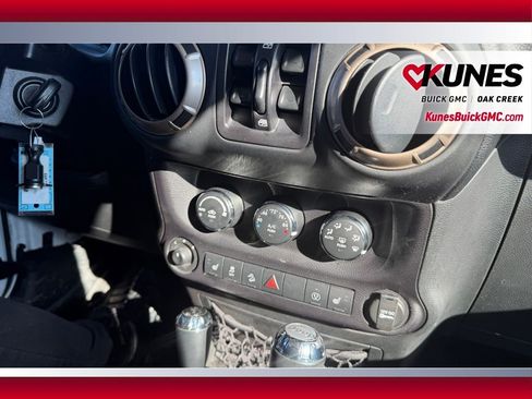 Used 2016 Jeep Wrangler Unlimited Sahara AWD/4WD image 18
