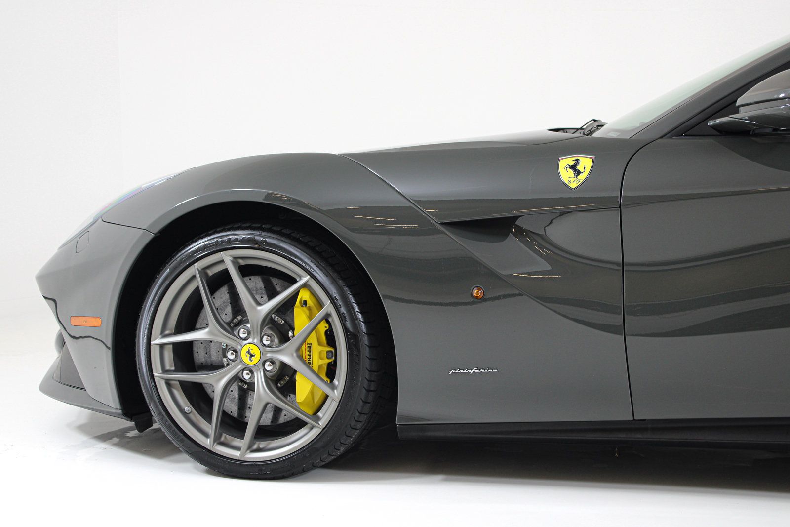 Used 2015 Ferrari F12 Berlinetta RWD image 6