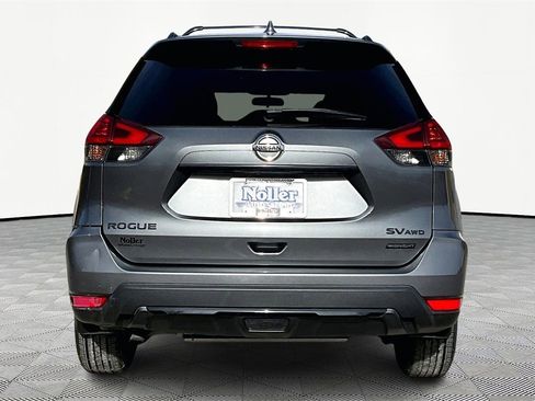 Used 2018 Nissan Rogue SV image 4