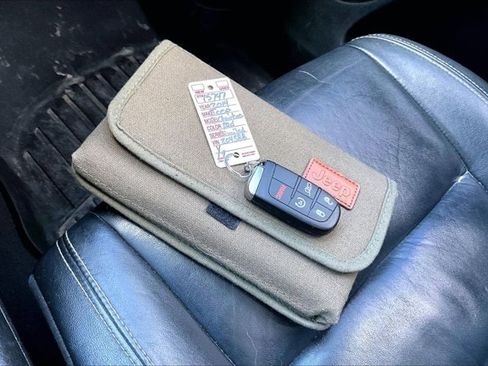 Used 2014 Jeep Grand Cherokee Limited image 32