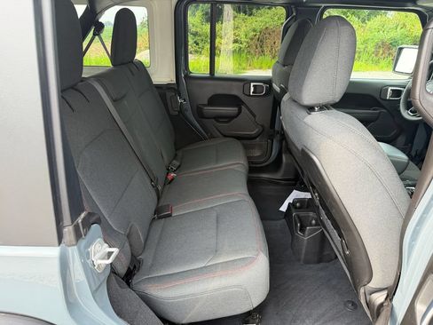 Used 2025 Jeep Wrangler Unlimited Rubicon w/ Convenience Group AWD/4WD image 23