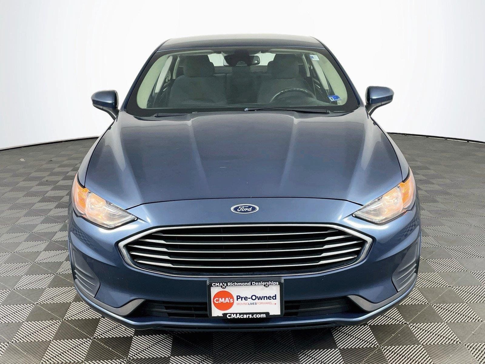 Used 2019 Ford Fusion SE FWD image 2