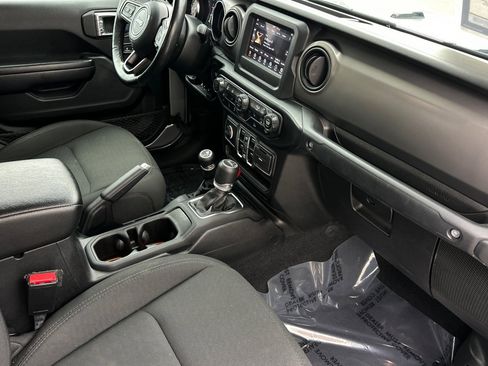 Used 2021 Jeep Gladiator Willys image 14