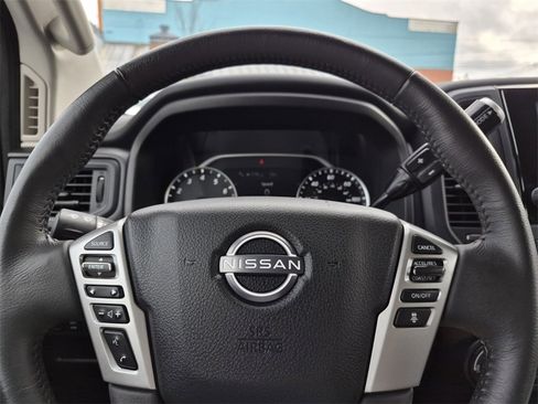 Used 2024 Nissan Titan SV w/ SV Convenience Package image 18