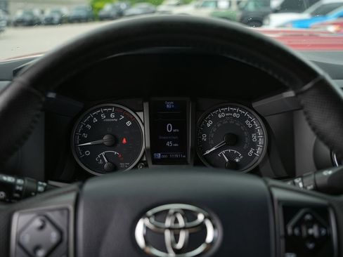 Used 2020 Toyota Tacoma TRD Sport w/ Technology Package AWD/4WD image 12