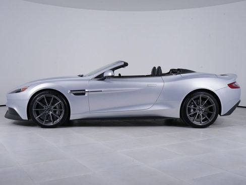 Used 2016 Aston Martin Vanquish Volante RWD image 2