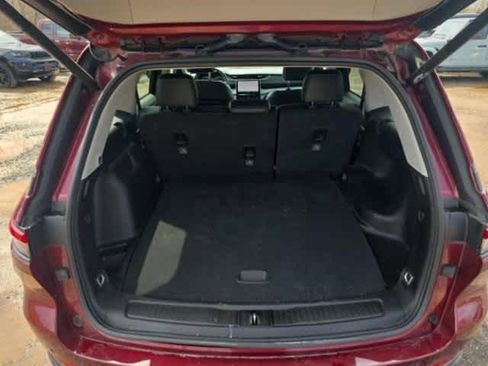 Used 2023 Jeep Grand Cherokee Limited w/ Black Appearance Package image 11