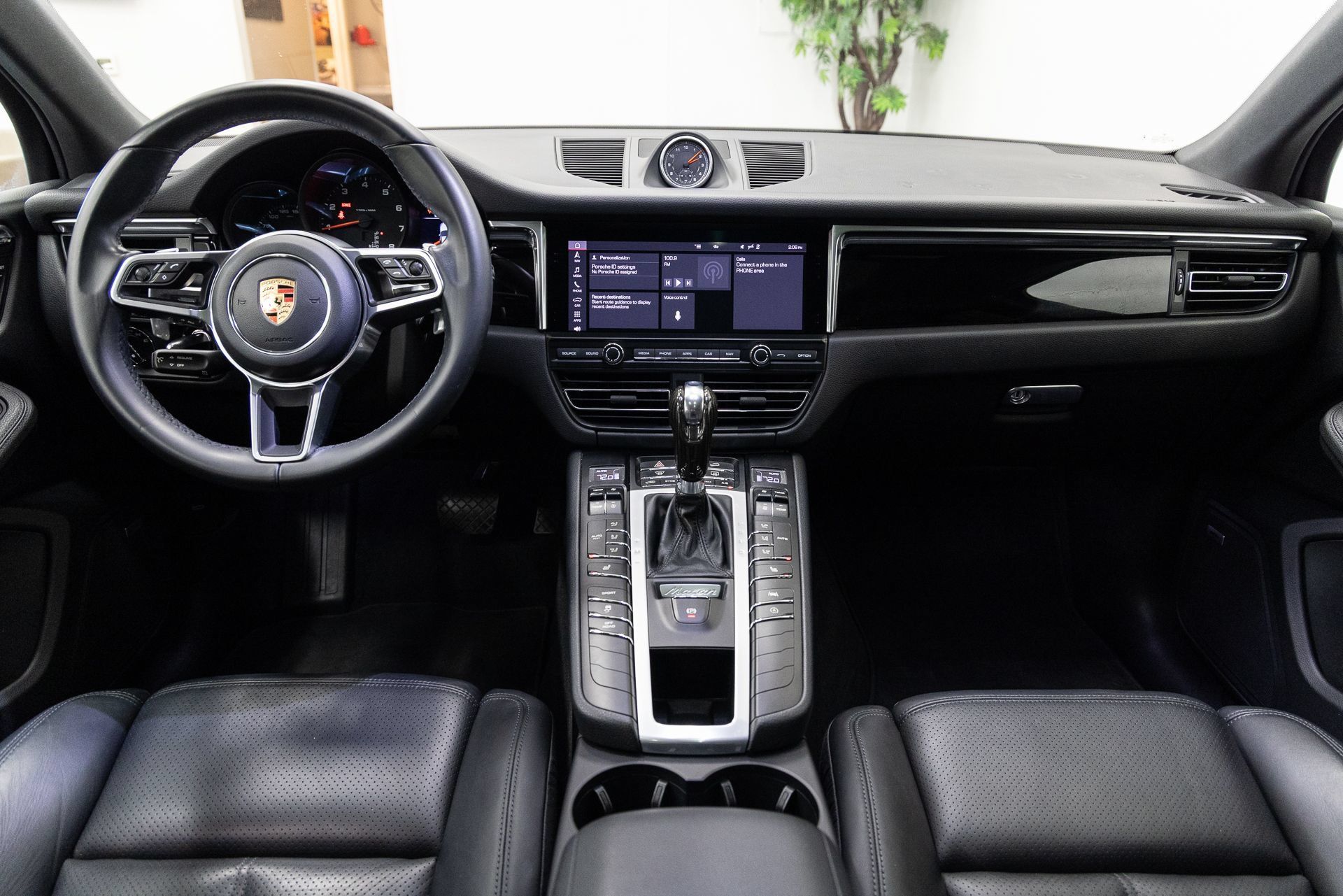 Used 2020 Porsche Macan AWD/4WD image 5