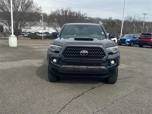 Used 2018 Toyota Tacoma TRD Sport image 10