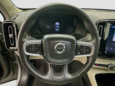 Used 2024 Volvo XC40 B5 Plus image 18