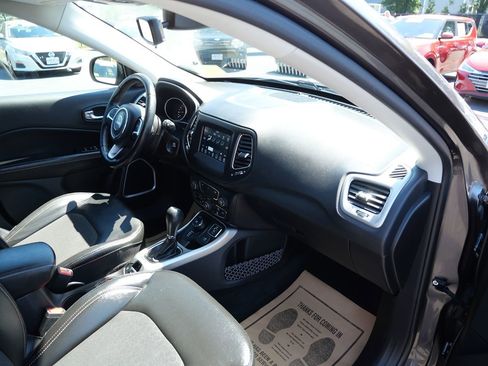 Used 2020 Jeep Compass Latitude AWD/4WD image 22