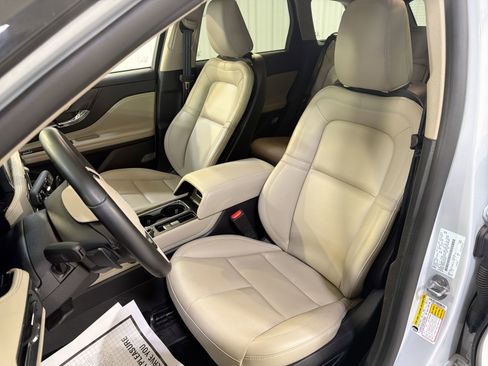 Used 2025 Lincoln Corsair AWD image 10