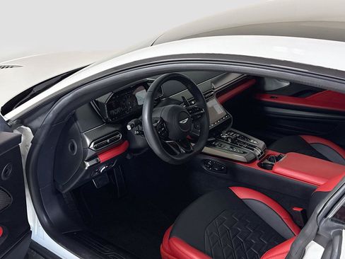 Used 2025 Aston Martin Vanquish RWD image 15