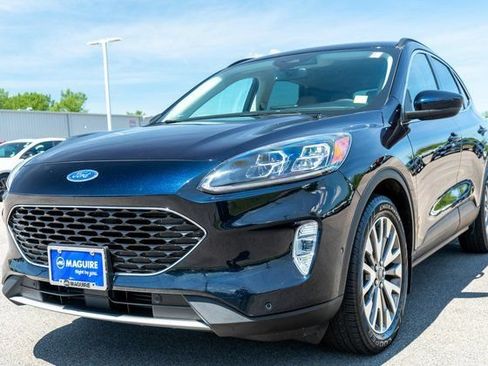 Used 2021 Ford Escape Titanium w/ Class II Trailer Tow Package AWD/4WD image 2