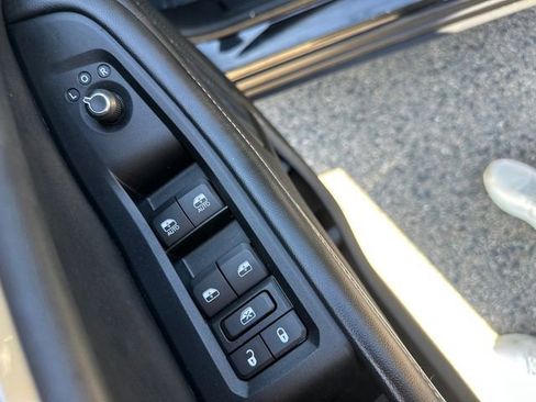 Used 2023 Jeep Grand Cherokee L Limited AWD/4WD image 29