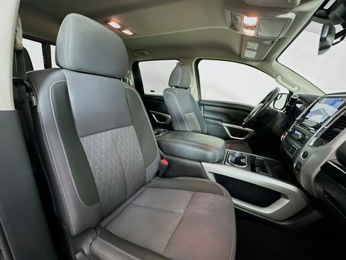 Used 2020 Nissan Titan SV w/ SV Convenience Package image 29