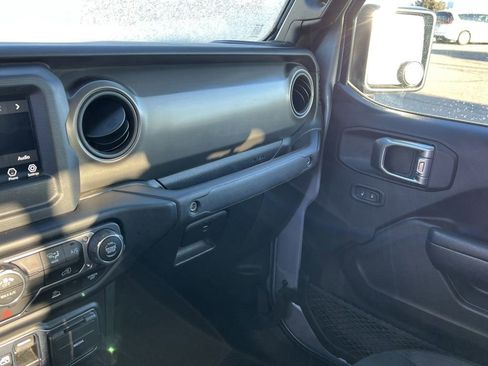 Used 2022 Jeep Gladiator Sport image 26