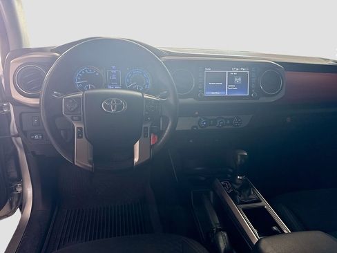 Used 2020 Toyota Tacoma SR5 RWD image 23