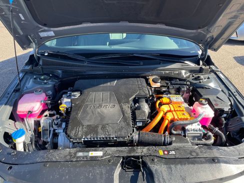 Used 2025 Hyundai Elantra Limited image 32