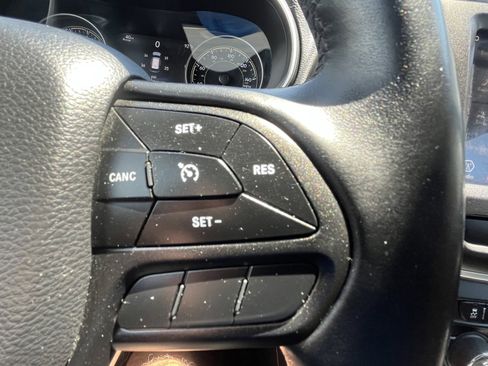 Used 2019 Jeep Cherokee Trailhawk w/ Comfort/Convenience Group AWD/4WD image 37