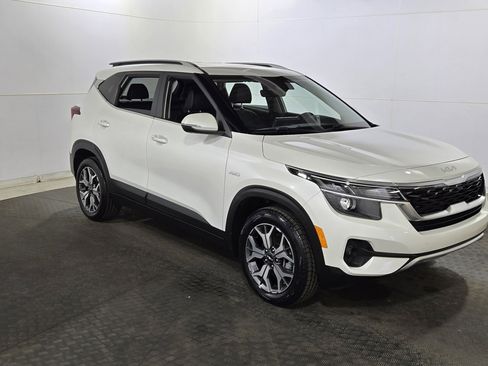 Used 2022 Kia Seltos EX image 1
