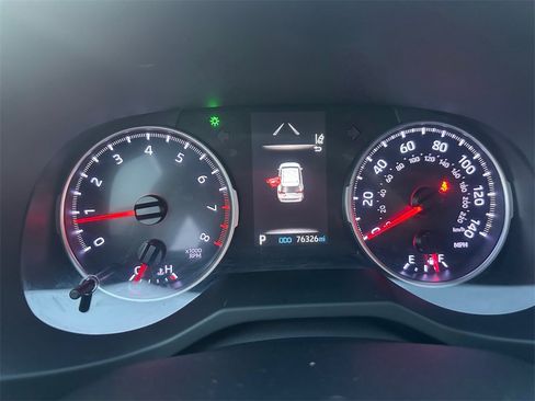 Used 2019 Toyota RAV4 LE image 14