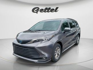 Used 2025 Toyota Sienna XLE FWD video 1