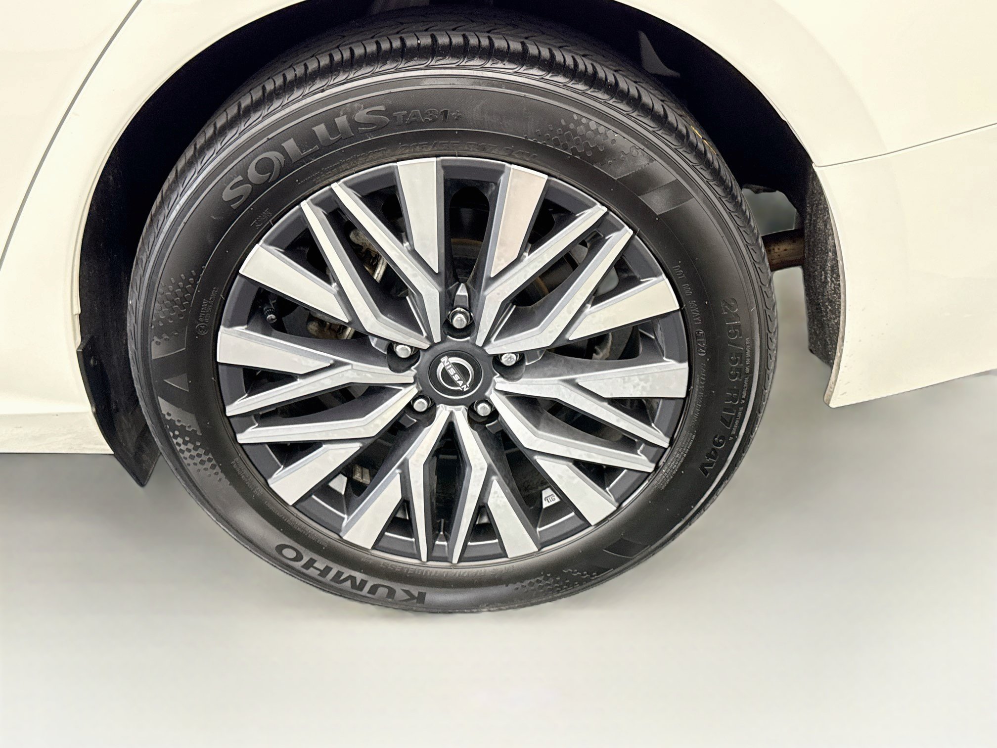 Used 2025 Nissan Altima 2.5 SV FWD image 11