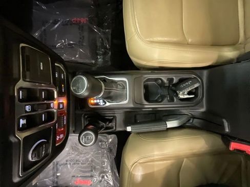 Used 2019 Jeep Wrangler Unlimited Rubicon w/ Dual Top Group AWD/4WD image 20
