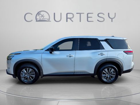 Certified 2025 Nissan Pathfinder S FWD image 2