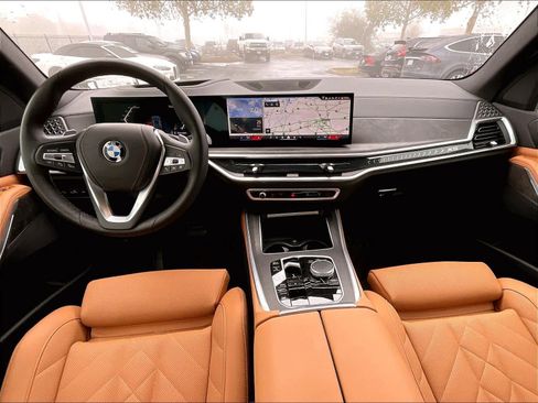 Used 2025 BMW X5 xDrive40i w/ Parking Assistance Package image 14