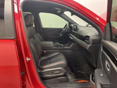 Certified 2025 Honda Pilot TrailSport image 25