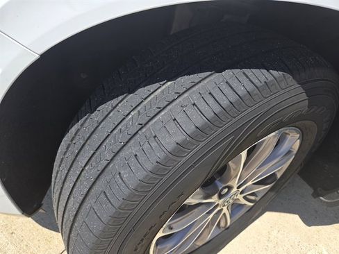 Used 2024 Buick Enclave Premium image 17