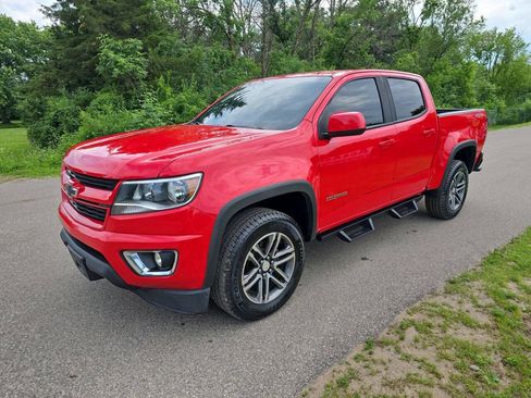 Used 2019 Chevrolet Colorado W/T w/ Custom Special Edition image 2