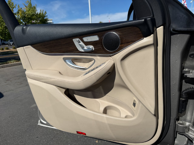 Used 2021 Mercedes-Benz GLC 300 w/ Premium Package image 13