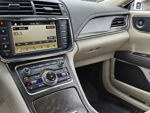Used 2019 Lincoln Continental Reserve image 27