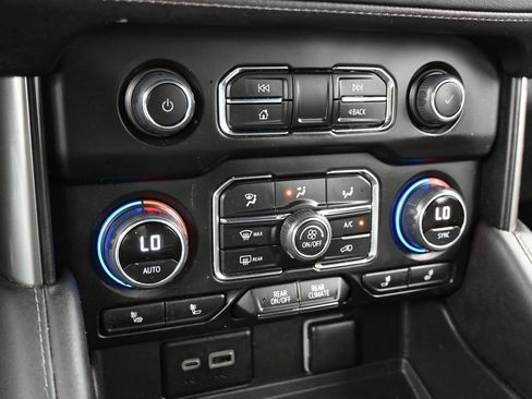 Used 2024 Chevrolet Suburban LT image 28