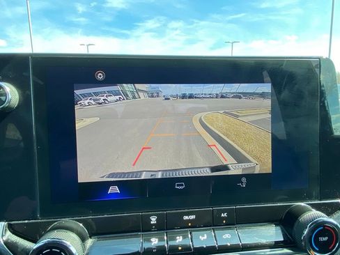 Used 2023 Chevrolet Colorado W/T image 17