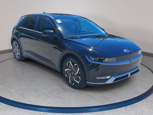 Used 2024 Hyundai Ioniq 5 SE RWD image 3