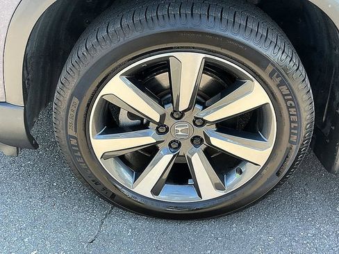 Used 2023 Honda Pilot Touring image 9