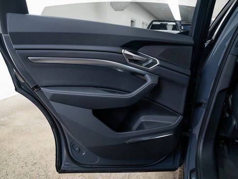 Used 2024 Audi Q8 e-tron Premium Plus image 20