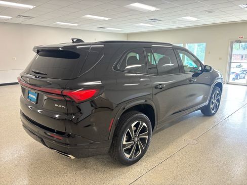 Used 2025 Buick Enclave Sport Touring w/ Power Package image 5