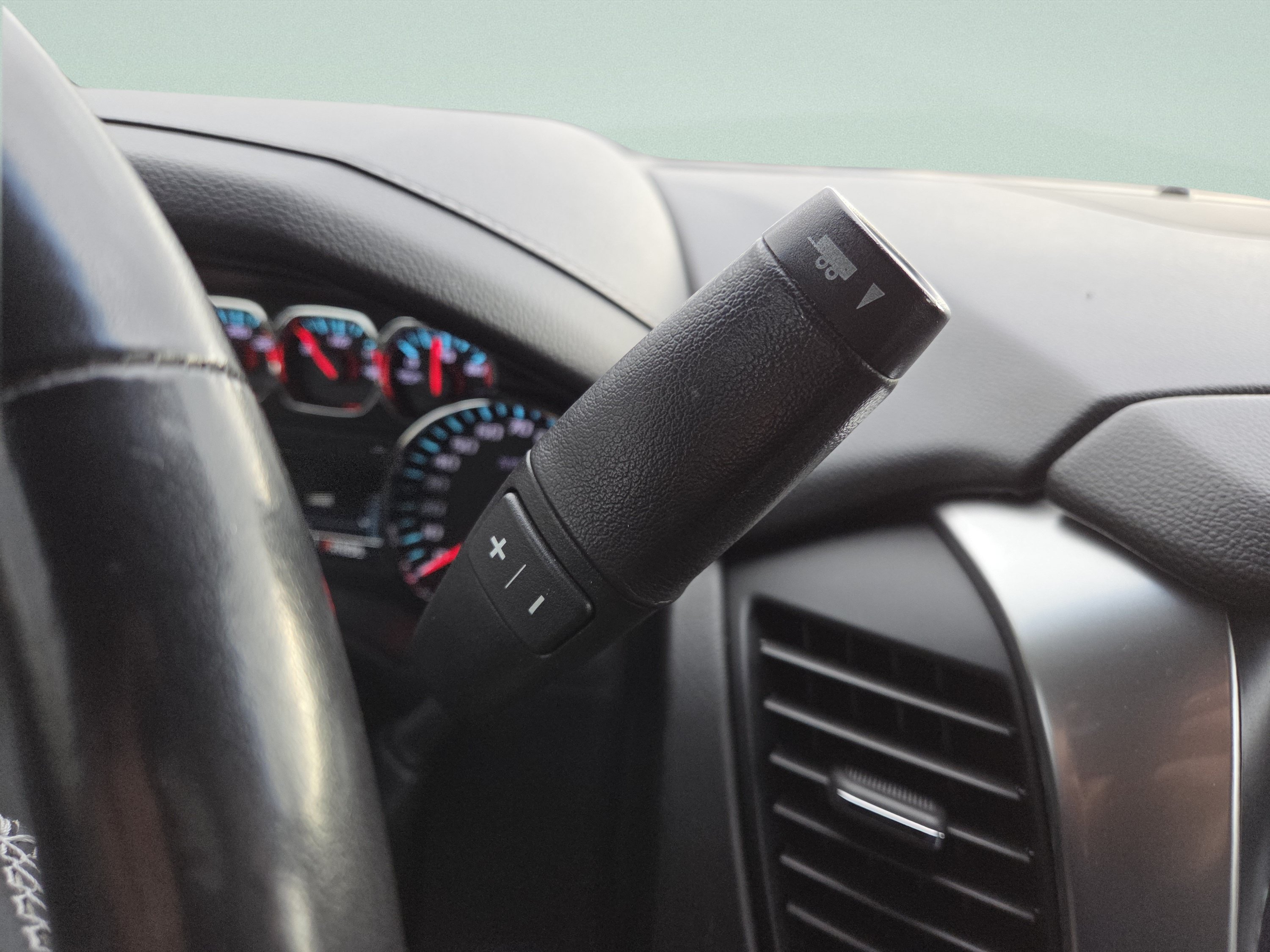 Used 2019 Chevrolet Suburban Premier AWD/4WD image 39