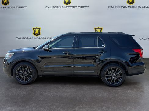 Used 2018 Ford Explorer XLT FWD image 2