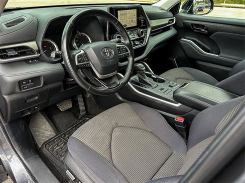 Certified 2023 Toyota Highlander LE image 13
