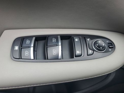 Used 2023 INFINITI QX50 Sensory image 23